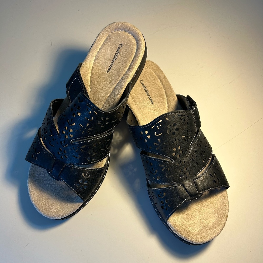 CRDFT AND BARROW WOMEN'S SLIP ON SANDALS